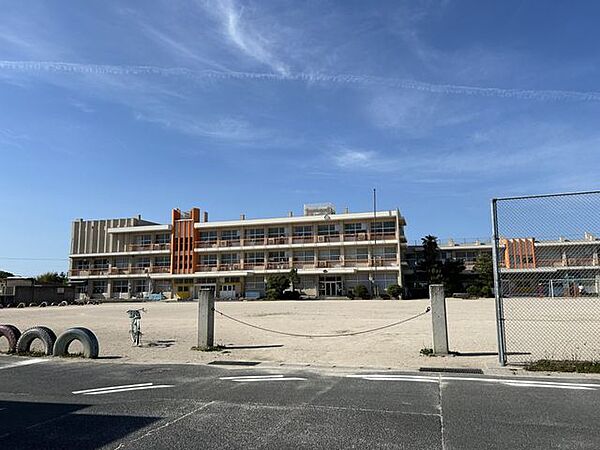 【近隣写真】安来市立赤江小学校まで約700ｍ。