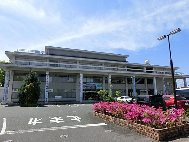 松江市役所まで5100ｍ（車で13分）です。各種手続きも近くでできると便利ですね。