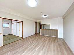 サーパス渡橋 4LDKのリビング/ダイニング