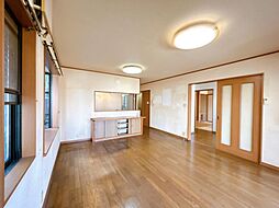 松江市美保関町片江　戸建て 5SLDKのリビング/ダイニング