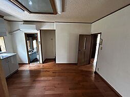 益田市赤城町　戸建て 6DKのリビング/ダイニング