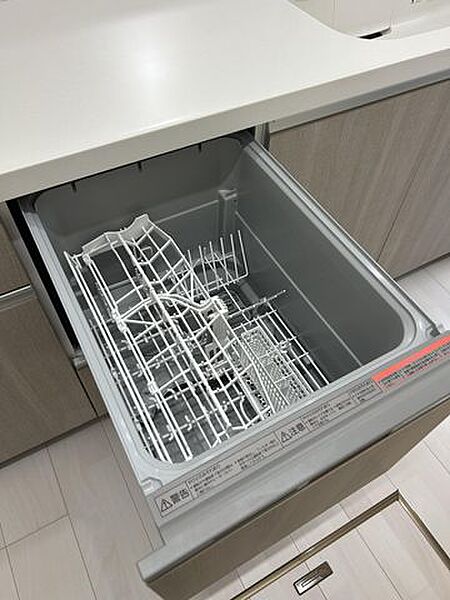 【同仕様写真/食洗器】食洗器付のキッチンを設置します。洗い物の負担が少し軽減するのでうれしいですね。