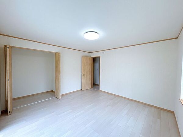 【リフォーム済】玄関横の和室を洋室へリフォームしました。1階に2部屋も居室があるので便利ですね。