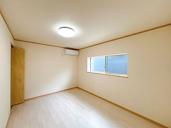 【リフォーム済】ダイニングキッチンを洋室にリフォームしました。1階に2部屋居室があるので便利ですね。
