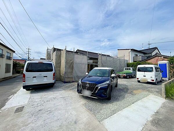 【駐車場】8/9撮影　駐車場の写真です。駐車場拡張を行いました。4台駐車可能です。