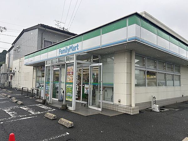 【周辺環境】ファミリーマートJAいずも店様まで約700ｍ。徒歩約9分。