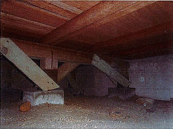 中古住宅の3大リスクである、雨漏り、主要構造部分の欠陥や腐食、給排水管の漏水や故障を2年間保証します。その前提で床下まで確認の上でシロアリの被害調査と防除工事も行います。