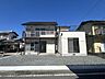 外観：【内外装リフォーム済】住宅外観です。外壁と屋根は塗装を行いました。普通車2台駐車可能です。
