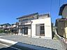 外観：【内外装リフォーム済】住宅外観です。外壁と屋根は塗装を行いました。。普通車2台駐車可能です。