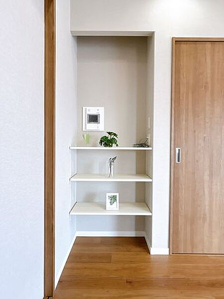 【内装リフォーム済み】LDKの収納です。
