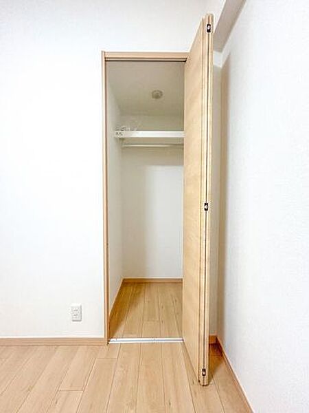 【リフォーム販売】リフォーム中です。約4.5帖洋室収納です。