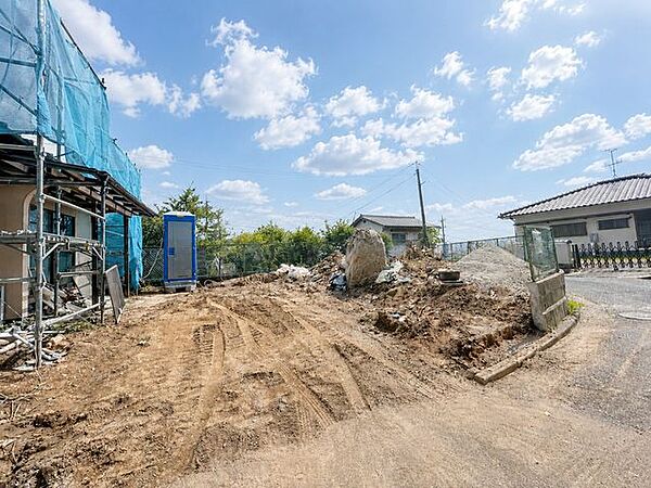 【リフォーム中】庭スペースを解体し、駐車場を拡張予定です。駐車のしやすさを向上させるとともに、複数台駐車にも対応できる使い勝手の良い外構へ生まれ変わります。
