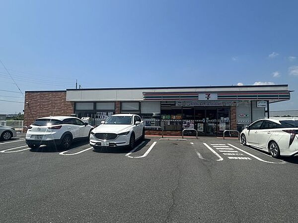 セブンイレブン倉敷粒江店 徒歩10分。 730m