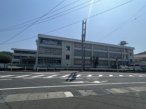 倉敷市立粒江小学校 徒歩12分。 900m