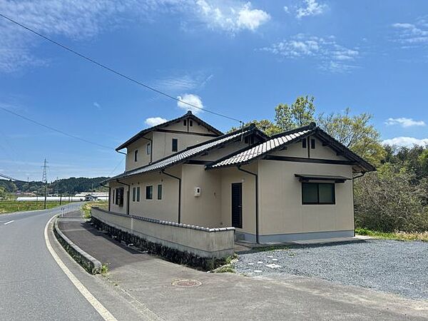 価格には消費税、リフォーム費用を含みます。自社物件につき随時ご案内可能。内覧希望の方はお電話ください。