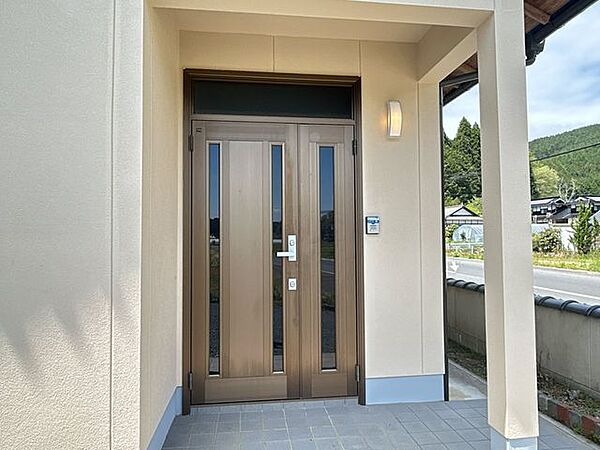 【リフォーム済み】玄関ドアのカギは新品に交換しました。安心してお出かけください。