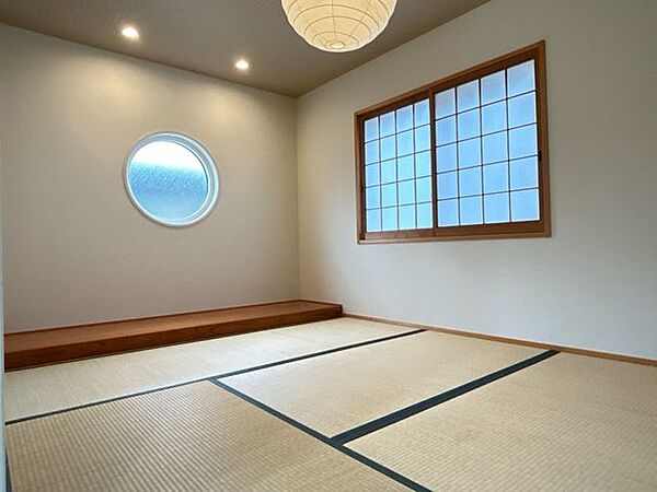 【リフォーム済み】4.5帖の畳スペースです。クリーニングしました。