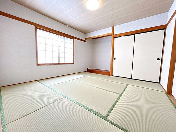 【リフォーム済】1階和室は畳の表替え、クロス・襖・障子の張り替え、ドアを新設しました。