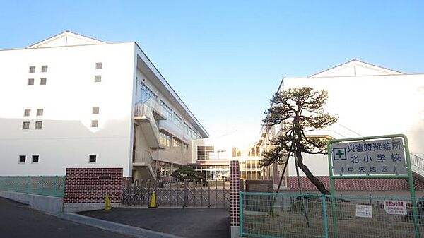 北小学校まで約500ｍ（徒歩　約7分）。