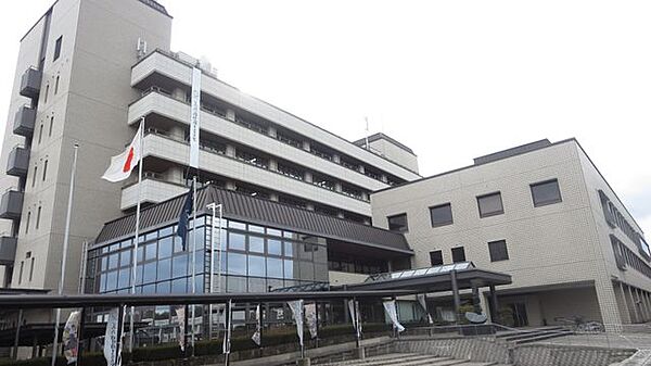 津山市役所まで約800ｍ（徒歩　約10分）。