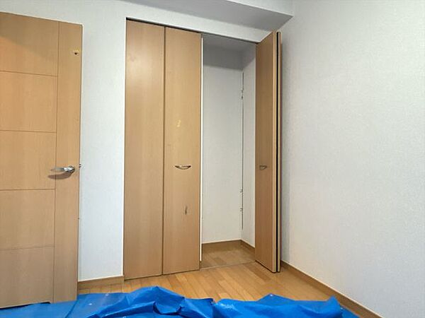 【現在リフォーム中　10/11撮影】6帖洋室の収納です。クリーニングとクロスの張替えを行う予定です。