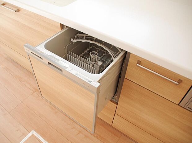 【同仕様写真】新品キッチンにはビルトイン食洗機が付いております。家事の一つ負担を減らしてくれるため、重宝いたしますね。