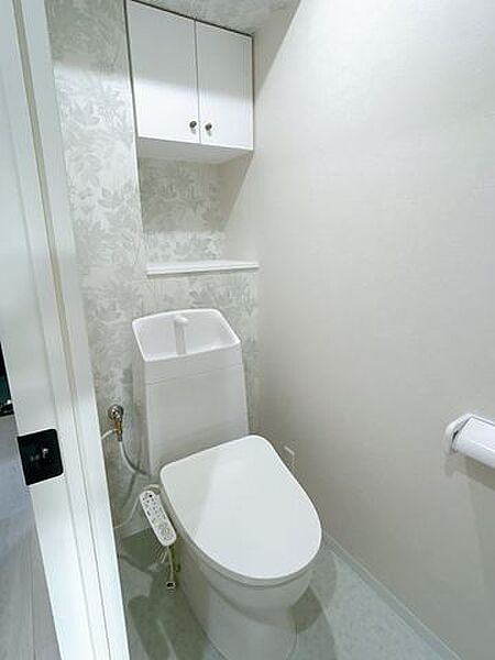 【リフォーム済】トイレは温水洗浄便座トイレに新品交換しました。直接肌に触れるトイレは新品が嬉しいですよね。
