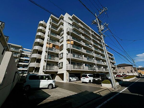 【外観】建物南側の写真です。周辺に高い建物がなく日が良くあたります。