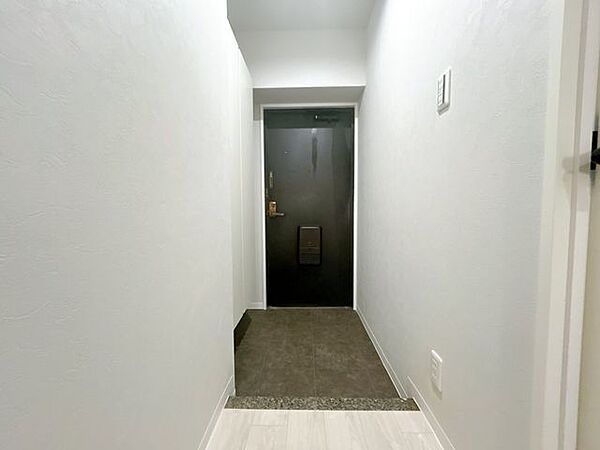 【リフォーム済】玄関内部は床張り替え、シューズボックスの交換行いました。