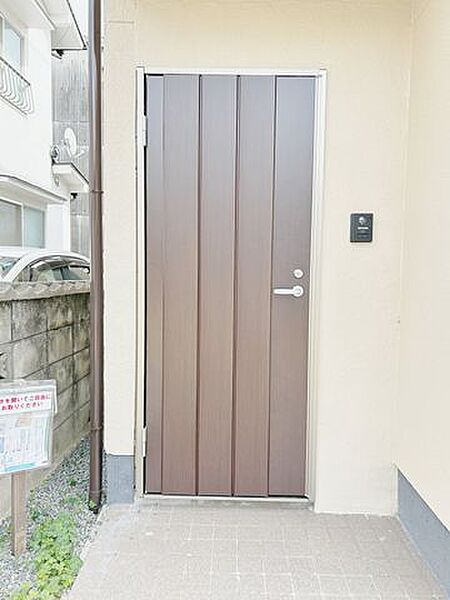 【リフォーム済】玄関ドアは新品に交換しました。