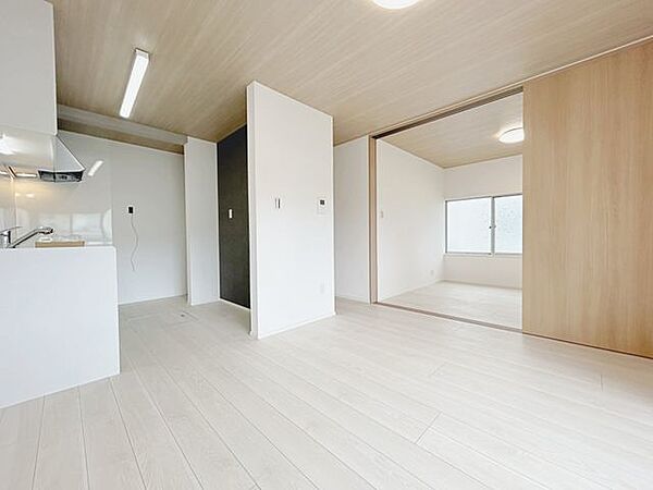 【リフォーム済】キッチンスペースは新品交換・間取変更を行います。ご家族と会話しながらお料理を楽しめますね。