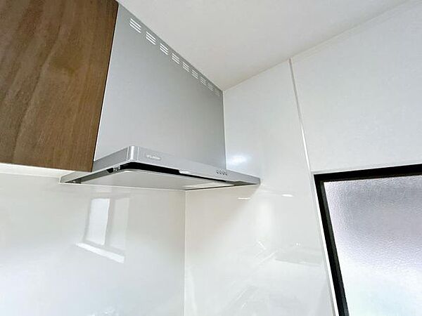 【リフォーム済】新品交換した換気扇です。お手入れ簡単な仕様です。　