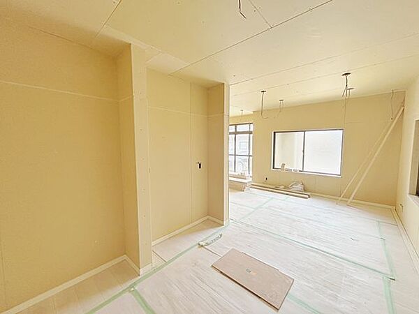 【リフォーム中】全体的に天井壁クロスの張替、床フロアの張替を行います。フルリフォームでまるで新築みたいな見た目に生まれ変わります。(8/17更新)