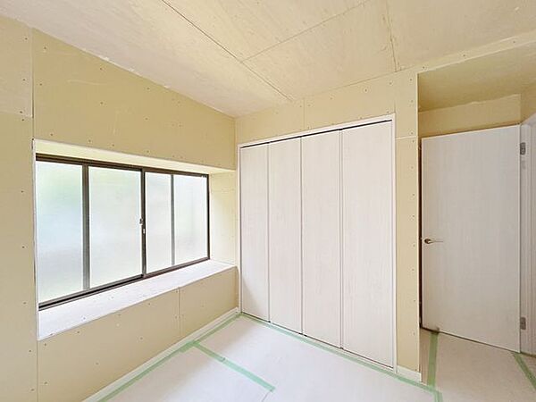 【リフォーム中】2階和室です。このお部屋は天井壁クロスの張替、床フロアの張替を行い、使い勝手の良い洋室へ変更します。(8/17更新)