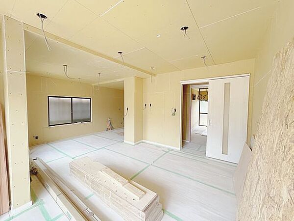 【リフォーム中】全体的に天井壁クロスの張替、床フロアの張替を行います。フルリフォームでまるで新築みたいな見た目に生まれ変わります。(8/17更新)