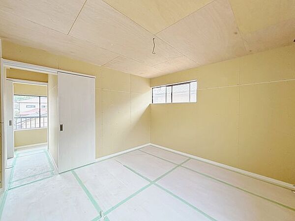 【リフォーム中】2階和室です。このお部屋は天井壁クロスの張替、フローリングの張替を行い、使い勝手の良い洋室へ変更します。(8/17更新)