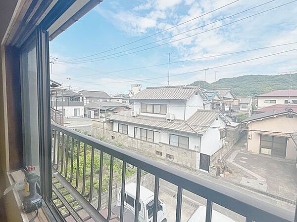 【リフォーム中】南向きですので、電気をつけなくても明るい印象です。