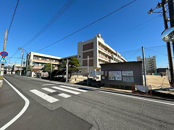 手城小学校まで約1500m