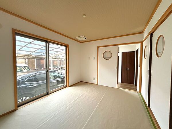 【和室】表替え済みで気持ちよくお使いいただける和室です。LDKに隣接し、多用途に活用できます。