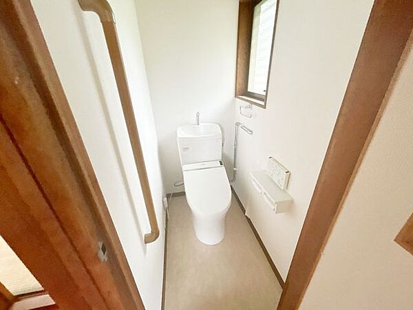 【内外装リフォーム中】2階トイレも新品に交換予定です。（8/17撮影）