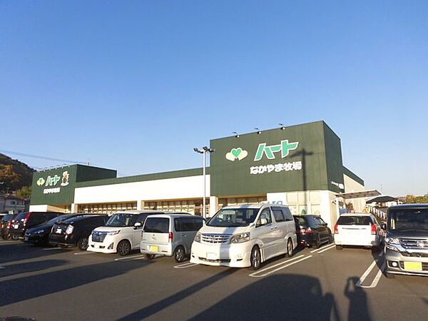 なかやま牧場ハート坪生店 徒歩8分。 590m