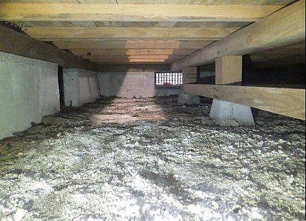 中古住宅の3大リスクである、雨漏り、主要構造部分の欠陥や腐食、給排水管の漏水や故障を2年間保証します。その前提で床下まで確認の上でリフォームし、シロアリの被害調査と防除工事を行います。　