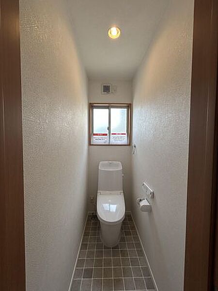 【トイレ】トイレは新品交換しています。清潔感のある空間にリフォームしています。