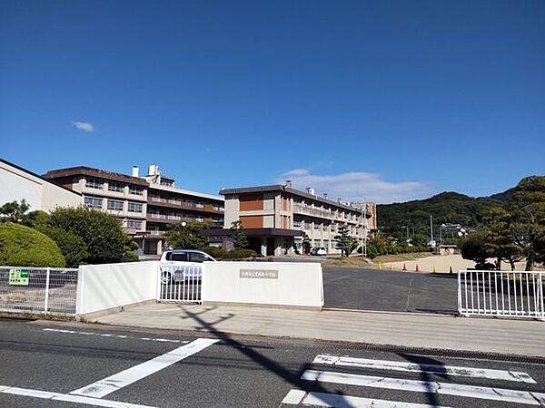 笠岡市立笠岡東中学校まで約2400m