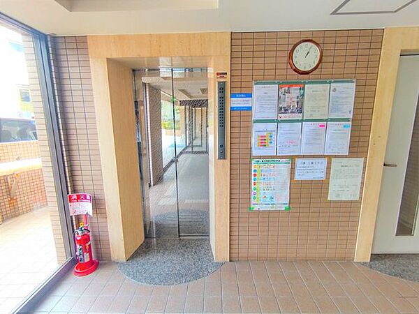 【エレベーター】エレベーターは一基ございます。お部屋は6階なので重たい荷物を運ぶ際にも便利です。防犯カメラも設置されていてセキュリテーにも配慮されています。