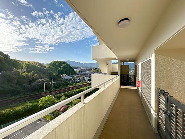 【現況写真】お部屋に続く廊下です。
