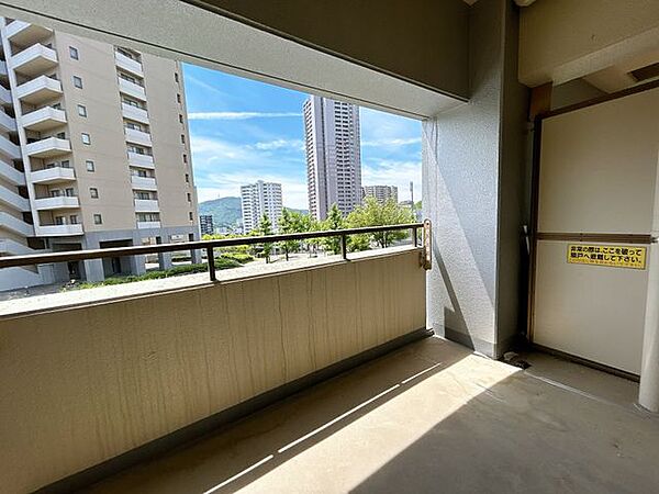 【リフォーム済】南東向きのバルコニーです。