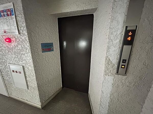 【エレベーター】マンションにはエレベーターが設置されています。