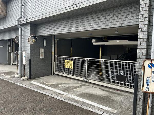 【駐車場】機械式駐車場です。現在空きがございます。