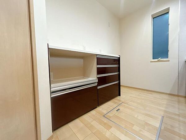 【内観】キッチン収納です。